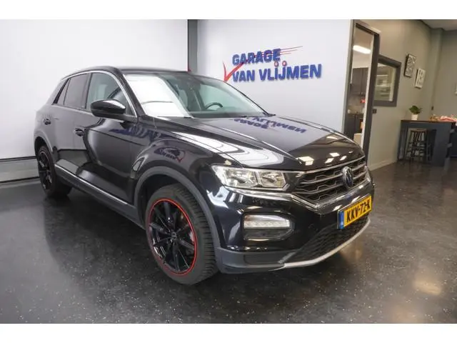 Volkswagen T-Roc 1.5TSI 150PK DSG-7 Active Carplay Clima 18''Velg