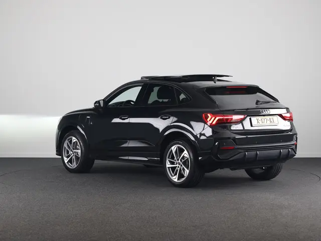 Audi Q3 Sportback 45 TFSI e S-Line 245 pk Automaat (S-Tronic) | Navigatie | Panorama dak | Parkeerse...