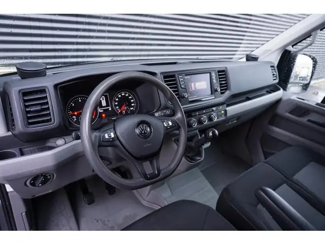 Volkswagen Crafter 35 140pk L4H3/L3H2 LED Trekhaak 18" Velgen Sidesteps Camera Parkeersensoren Airco...