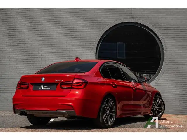 BMW 3-serie 330i M Sport Edition 19 inch, comfort acces, head-up, grootbeeld navi, hifi