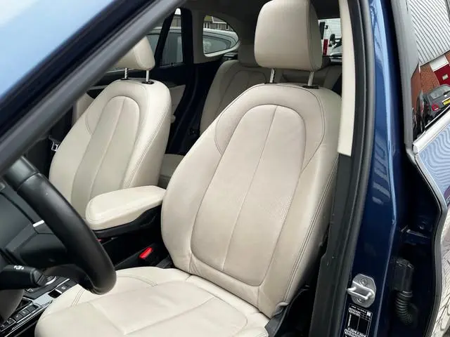BMW X1 xDrive25e High Executive 220 PK Plug in Hybride | Panoramdak | Navigatie | 19" Velgen | Leder...