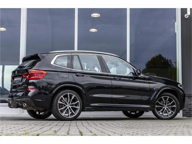 BMW X3 xDrive20i High Executive | Pano | Trekhaak | Head-up