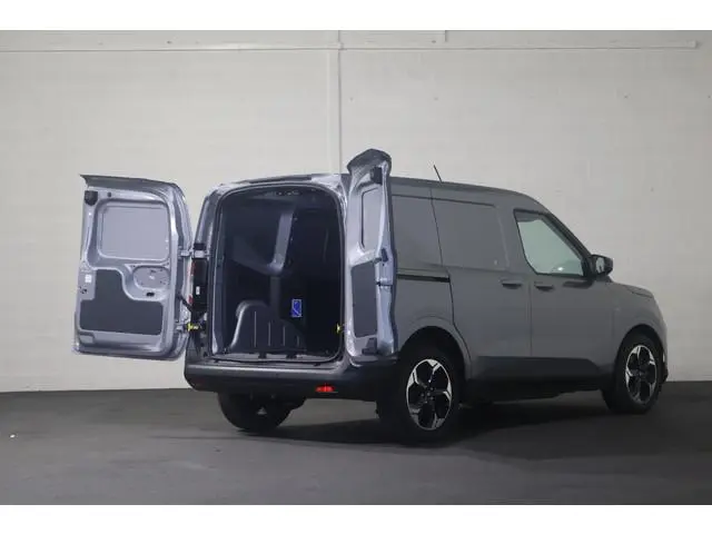 Ford E-Transit Courier