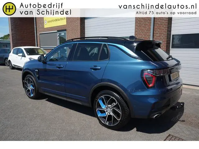 Lynk & Co 01
