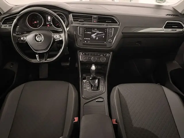Volkswagen Tiguan 1.4 TSI ACT Comfortline Business | TREKHAAK | STOEL-STUURVERW. |