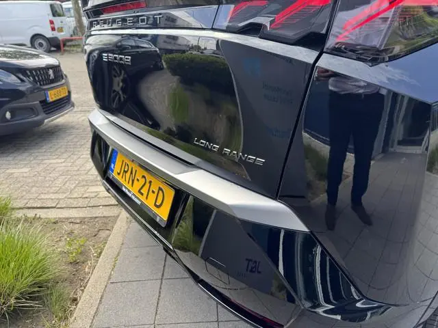 Peugeot e-3008