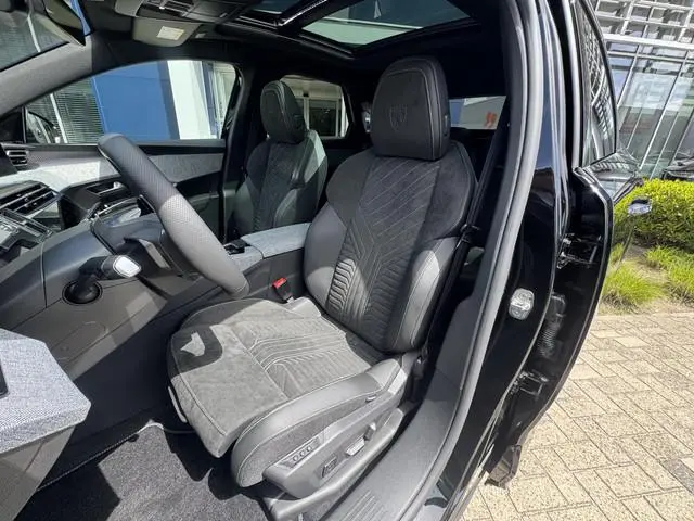 Peugeot e-3008
