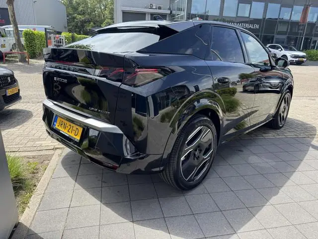 Peugeot e-3008