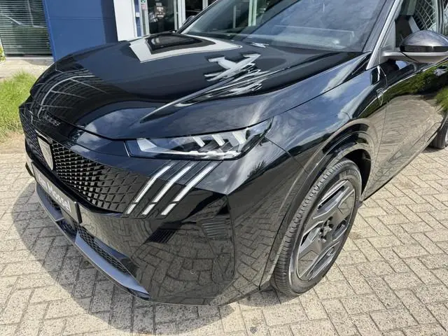 Peugeot e-3008