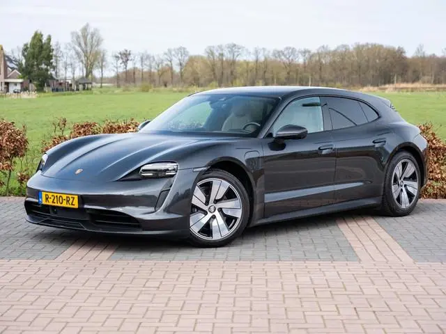 Porsche Taycan Sport Turismo 93 kWh