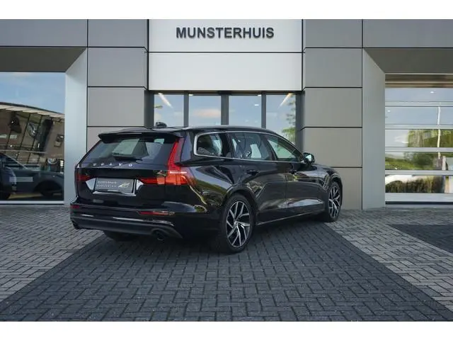 Volvo V60 2.0 T6 Twin Engine AWD Momentum Pro | Verwarmde voorstoelen |