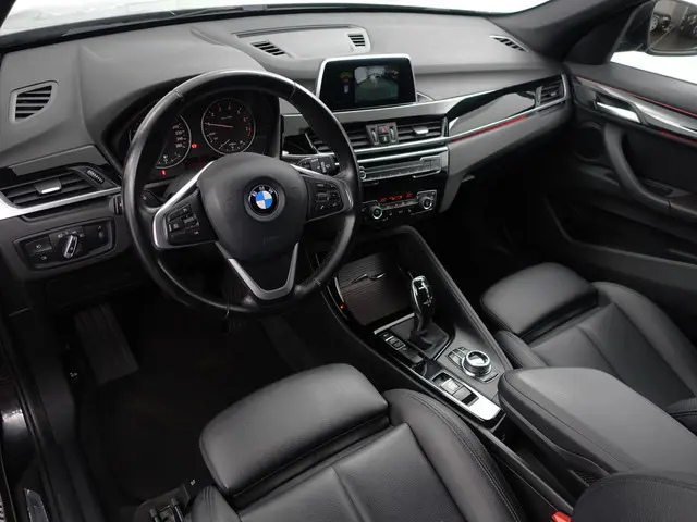BMW X1 sDrive18i M Sport Aut- Sport leder Interieur, Sfeerverlichting, Camera, Xenon Led, Stoelverwa...