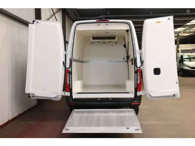 Mercedes-Benz Sprinter 316 L2H2 KOELWAGEN VRIESAUTO MET LAADKLEP
