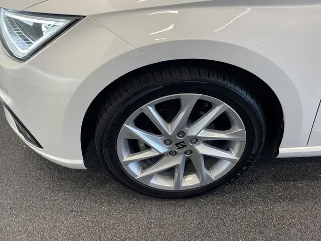 SEAT Ibiza 1.0 110pk TSI DSG FR | Climate control | Cruise control | LED | Voorstoelen verwarmd | Pa...