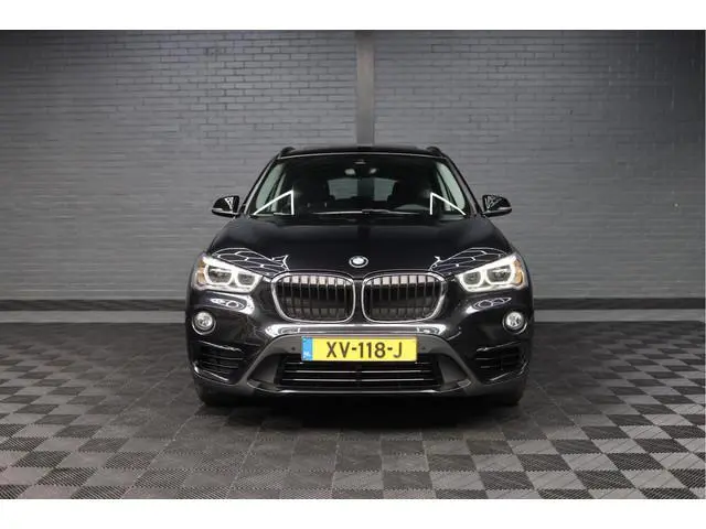 BMW X1 sDrive18i Executive Edition | NAP | PANORAMADAK | TREKHAAK | HUD | HOGE INSTAP |