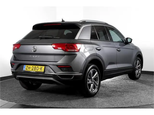Volkswagen T-Roc 1.5 TSI Style 150 PK | Adapt. Cruise | PDC | Camera | NAV + App. Connect | ECC | El...