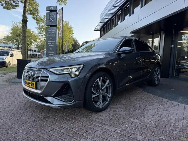 Audi e-tron Sportback 50 quattro S edition 71 kWh S-line Pano Trekhaak Matrx LED DAB Camera LM "21 S...