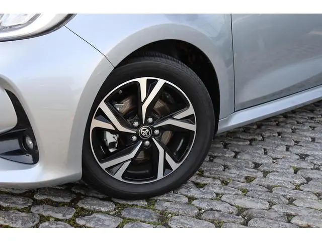 Toyota Yaris 1.5 Hybrid 115 First Edition Limited, Parkeersensoren, Stoelverwarming.