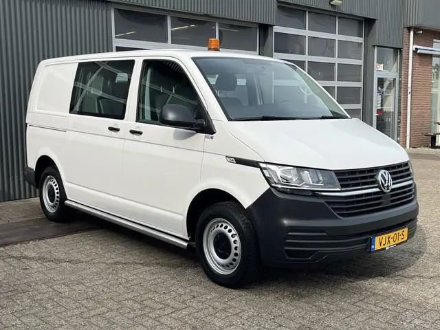 Volkswagen Transporter 2.0 TDI 90pk L1H1 DC Airco Trekhaak 2200kg trekgewicht Telefoonverbinding 5-P...