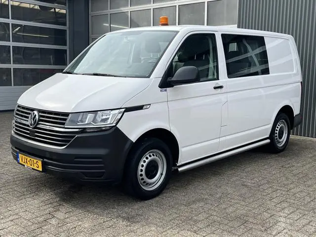 Volkswagen Transporter 2.0 TDI 90pk L1H1 DC Airco Trekhaak 2200kg trekgewicht Telefoonverbinding 5-P...