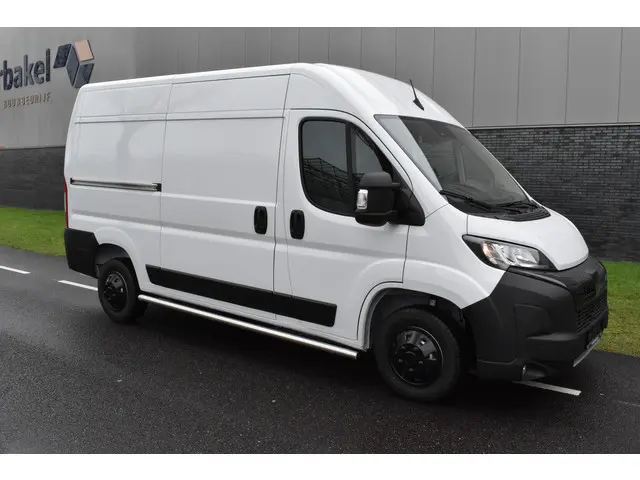Peugeot Boxer 2.2 BlueHDi 140 S&S L2H2 3.3t Euro 6 Nieuwe registratie 2024/ GEEN BPM/ L2H2/ achterui...