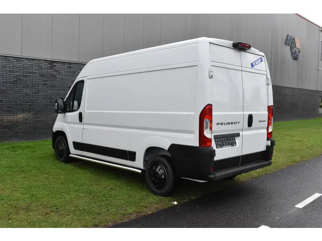 Peugeot Boxer 2.2 BlueHDi 140 S&S L2H2 3.3t Euro 6 Nieuwe registratie 2024/ GEEN BPM/ L2H2/ achterui...