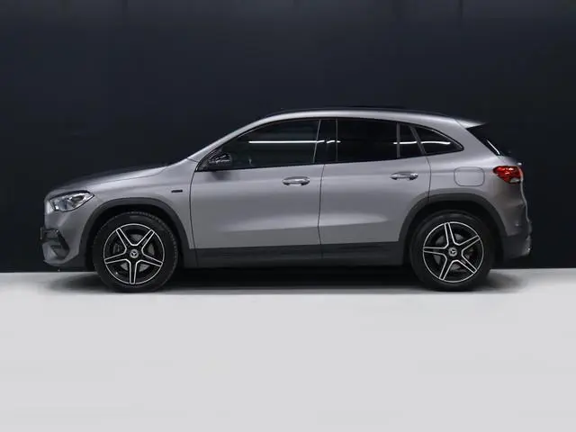 Mercedes-Benz GLA-klasse 250 e AMG Business Solution SOH 100% [SCHUIFKANTELDAK, TREKHAAK, CAMERA, PD...