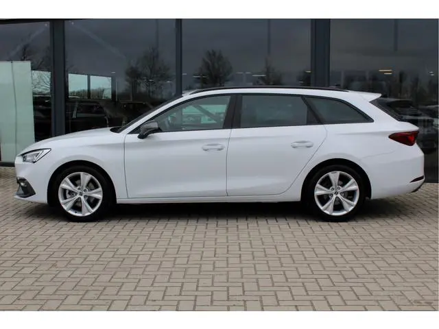 SEAT Leon Sportstourer 1.5 TSI 130pk FR VIRTUAL LED NAVI CARPLAY 13872KM!
