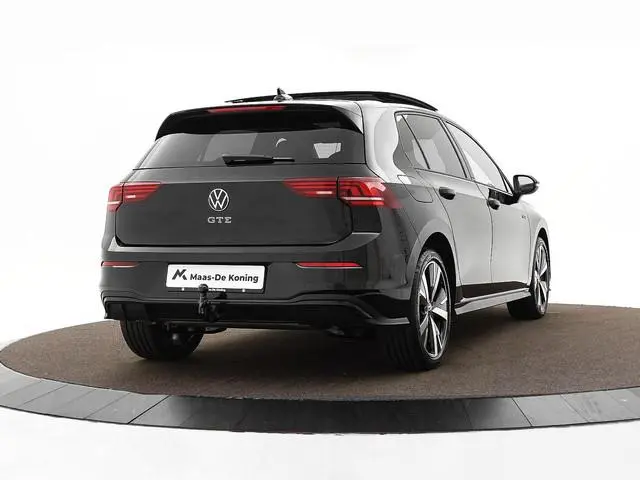Volkswagen Golf 1.5 eHybrid 272pk DSG GTE · Panoramadak · Camera · Head-Up Display · Inklap. Trekhaa...