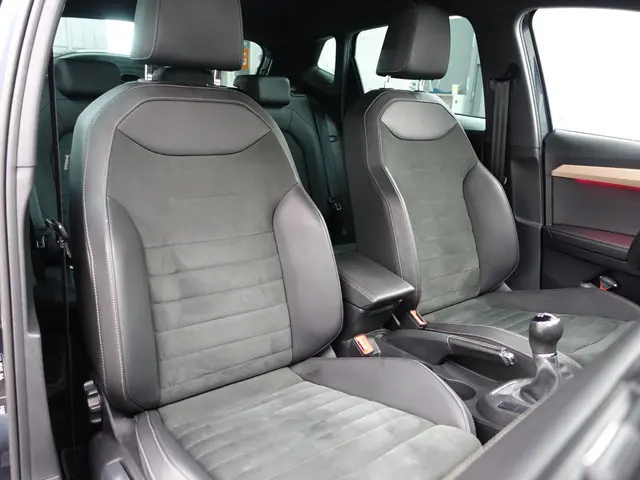 SEAT Ibiza 1.0 TSI Excellence- Alcantara Interieur, CarPlay, Sfeerverlichting, Front Assist, Keyless...