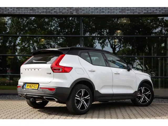 Volvo XC40 2.0 T4 AWD R-Design , Panoramadak, Trekhaak, Harman/Kardon,