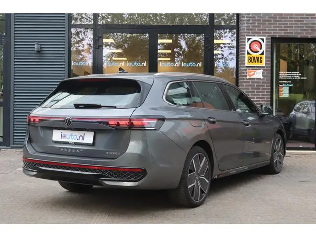 Volkswagen Passat Variant 1.5 eHybrid R-Line Business IQ.Light/Keyless/Camera/Navi/ACC/DCC/19"/Trekh...