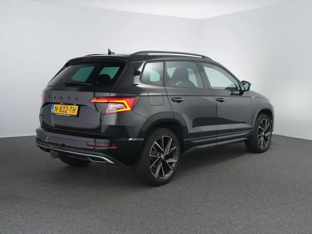 Skoda Karoq 1.5 TSI ACT Sportline Business | Zwenkhaak | Winterpakket | Canton | ACC | Dodehoeksenso...