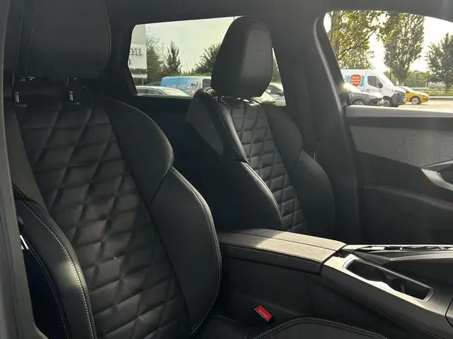 Peugeot e-5008