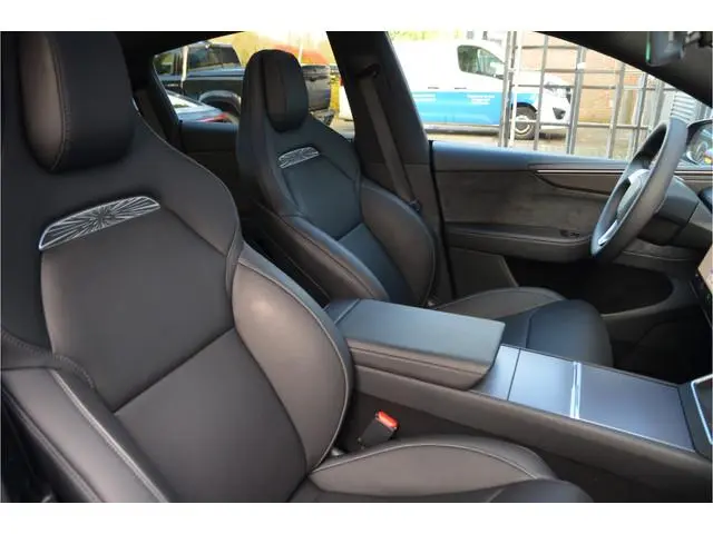 Tesla Model Y Performance AWD 83 kWh Trekhaak (1.600kg), AutoPilot4.0 (FSD 99,- p/mnd)