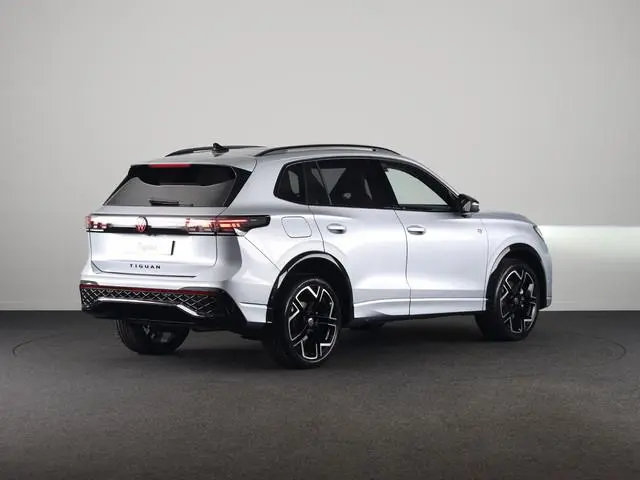 Volkswagen Tiguan R-Line Edition 1.5 eHybrid 204 PK DSG | 20" LM | Black Style | Stoel & stuurverwar...