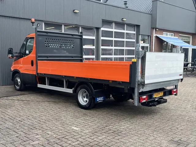 Iveco Daily 35C14 2.3 375 Laadklep 500kg Trekhaak 3500kg trekgewicht Airco 2-Persoons Open laadbak P...