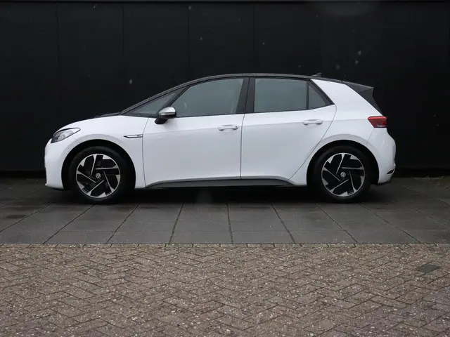 Volkswagen ID.3 First 58 kWh | PDC | CRUISE | NAVI | APPLE CARPLAY | STOEL/STUURVERW. |