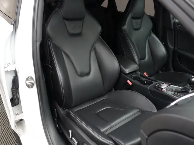 Audi A4 Limousine 3.0 TFSI S4 quattro Pro Line- Schuifdak, Carbon, Memory Seats, Spoiler Design Pakk...