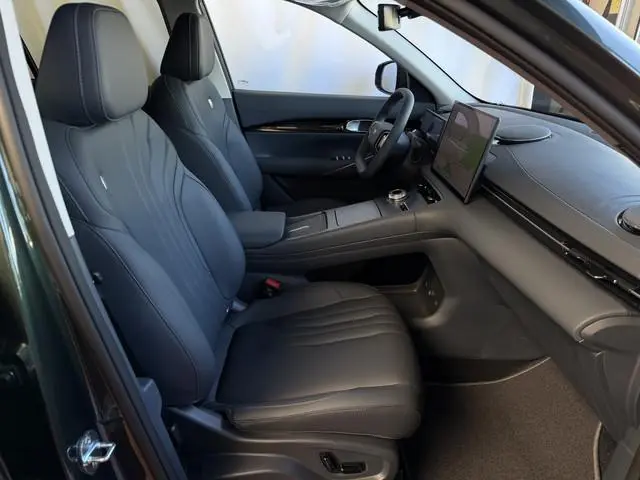 Geely E5
