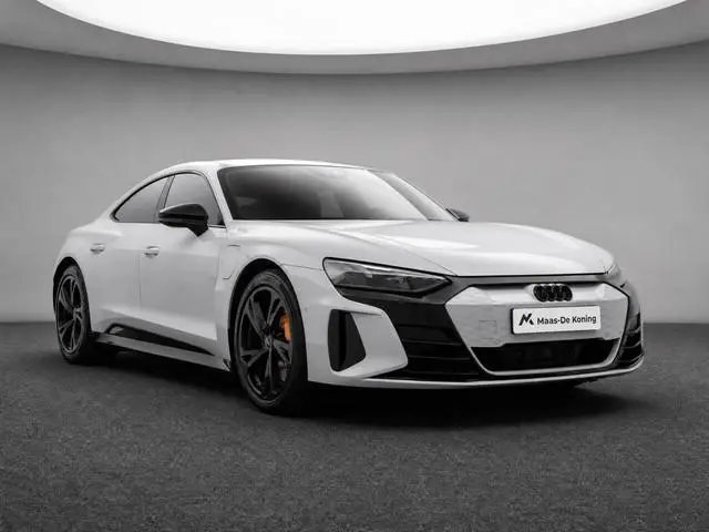 Audi e-tron GT GT 93 kWh 476pk · SOH 92% · Glazendak · 360 Camera · Luchtvering · Stoelventilatie ·...
