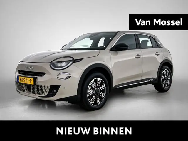 Fiat 600 1.2 Hybrid Urban | Navigatie | Voorruitverwarming | Keyless start |
