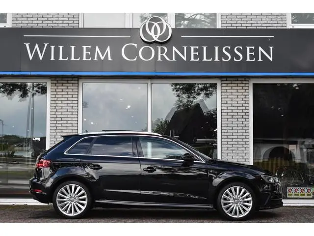 Audi A3 Sportback 1.4 e-tron PHEV Ambition Pro Line plus Pano Leder Stoelverwarming