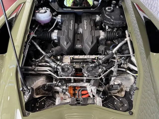 Lamborghini Revuelto