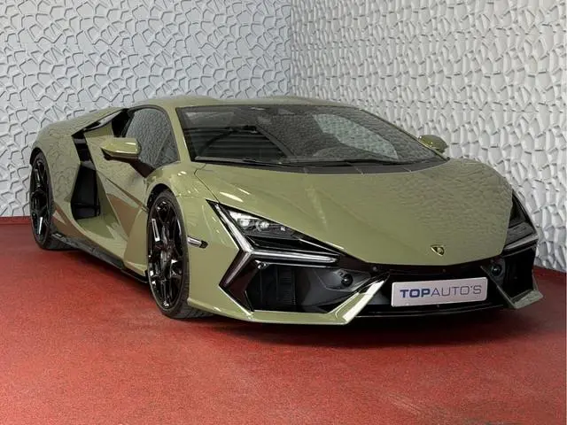 Lamborghini Revuelto