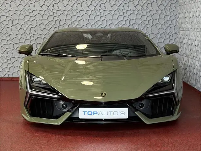 Lamborghini Revuelto