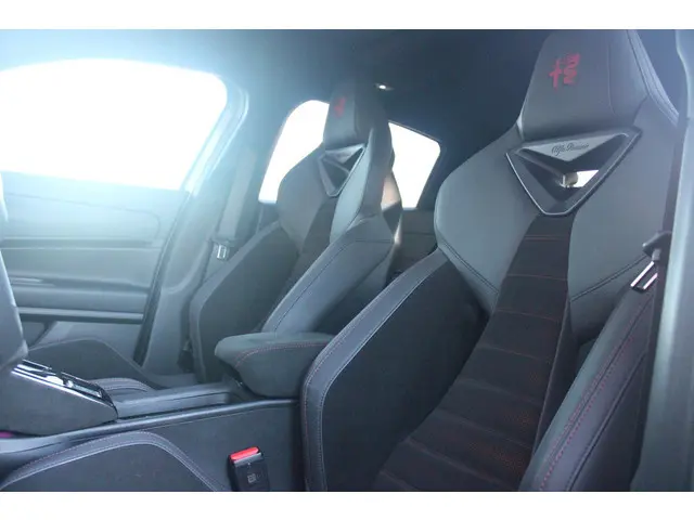 Alfa Romeo Junior ELETTRICA SPECIALE 156PK 54 kWh | "SABELT" SPORTSTOELEN ELEKTRISCH VERSTELBAAR MET...