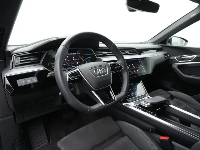 Audi e-tron 55 quattro 95 kWh 408 pk | Panoramadak | Matrix LED | Achteruitrijcamera | Stoelverwarmi...