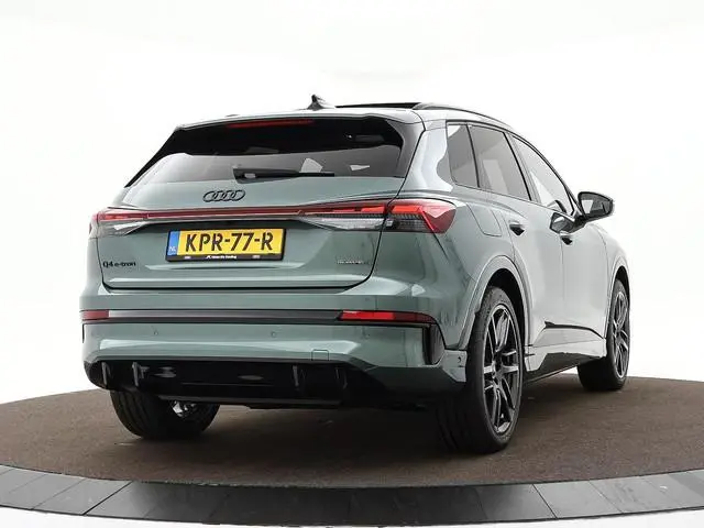 Audi Q4 e-tron S edition quattro performance 82 kWh 340 pk · Panorama dak · Tech Pro · Bijrijdersdis...