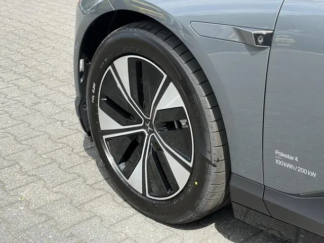 Polestar 4